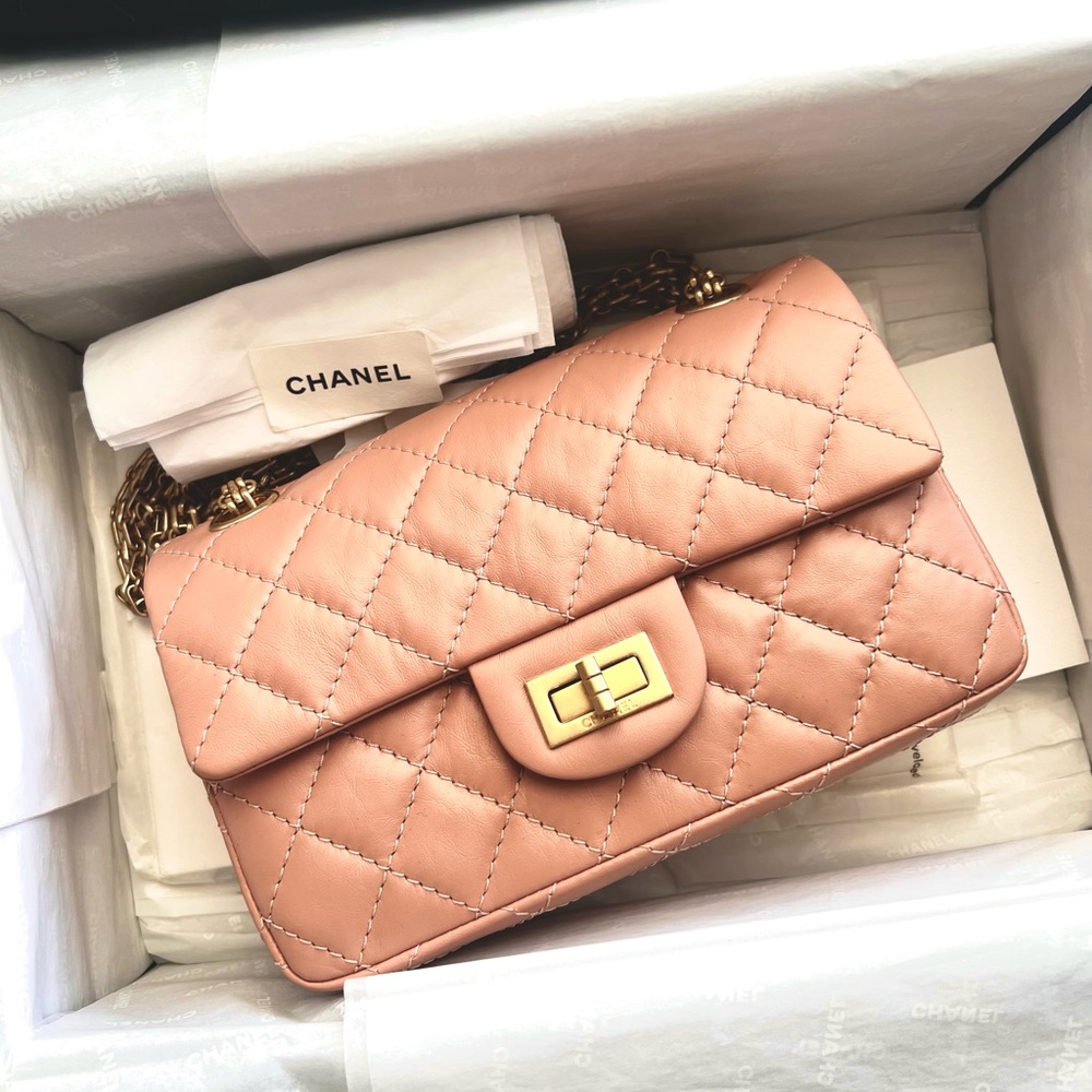 🔥CHANEL Reissue 2.25 Quilted Flap in Peace Pink Aged Calfskin